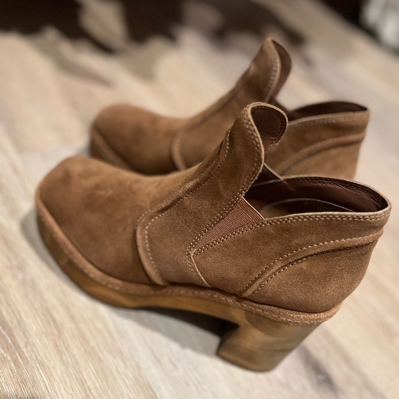 Matisse Jolie Suede Clog Booties - Picture 4 of 4